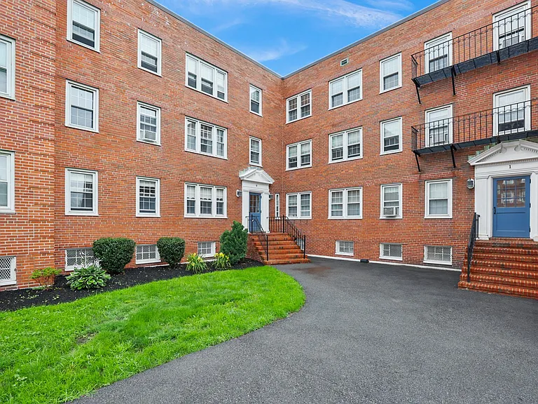 9 Lennon Ct #9 — Photo 3