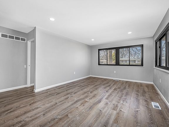 3rd image of 1680 Fairmount Dr