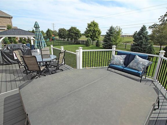 5th image of 3693 Woodvine Dr