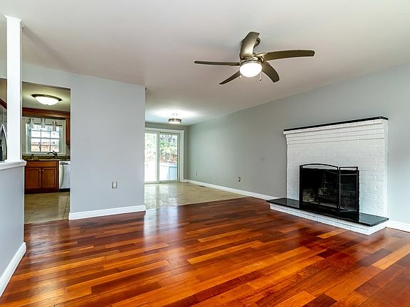 3rd image of 28 Holbrook Drive