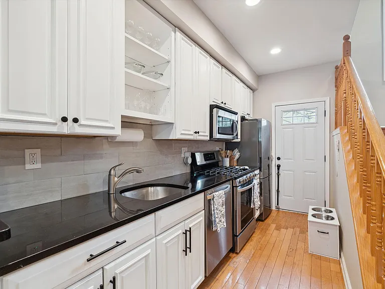 2357 Montrose St — Photo 16