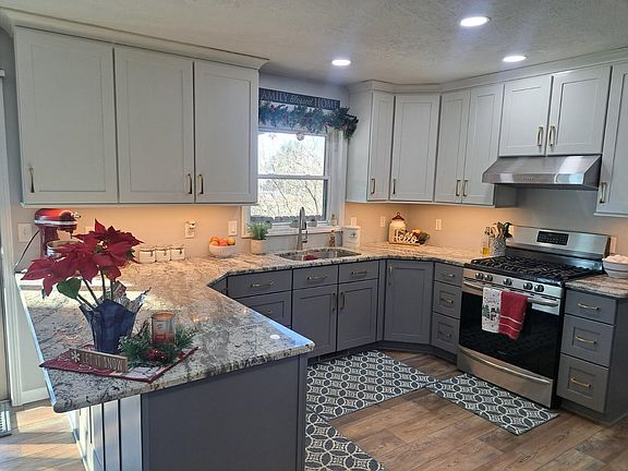 3rd image of 496 W Maple Rd