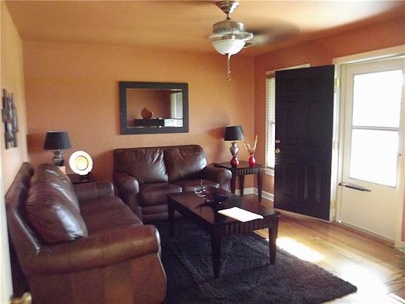 2nd image of 2318 Palm St