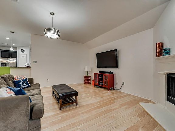 5th image of 3016 Oak Crest Dr