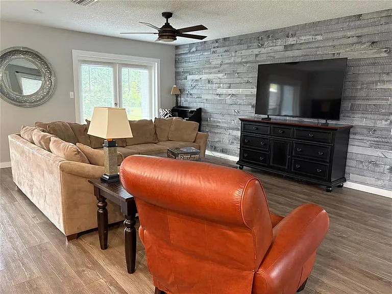 10010 Gannon Ln — Photo 14