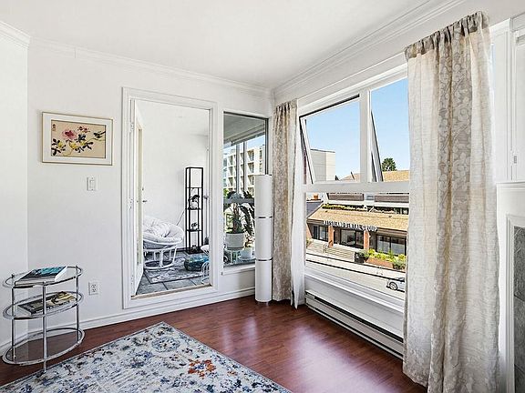 5th image of 2025 Stephens St #304