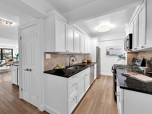3rd image of 140 E 56th St APT 2K