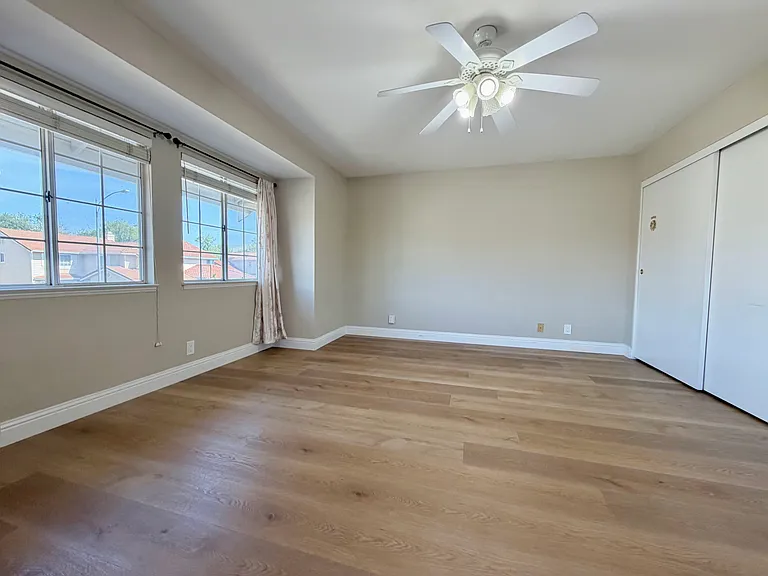 1066 Sandalwood Ln — Photo 23