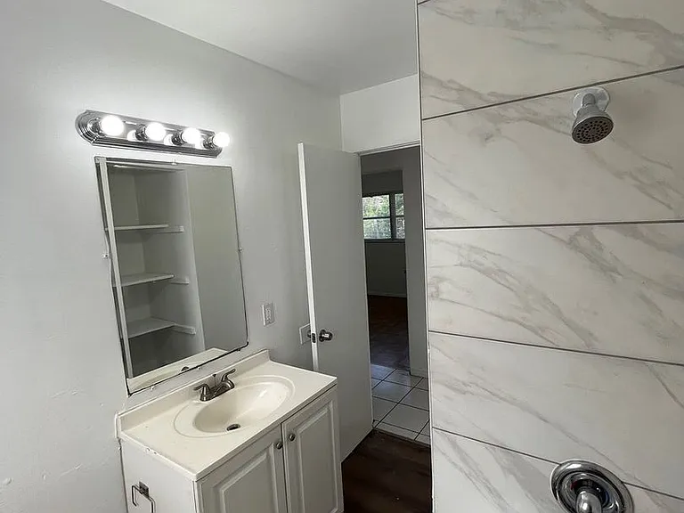 2821 Pershing Ave — Photo 9