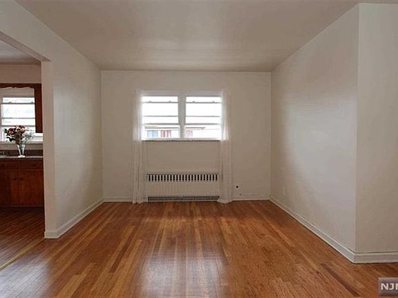 5th image of 417 Jersey Ave