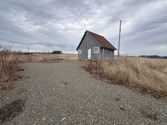 3rd image of 6 Prairie Road
