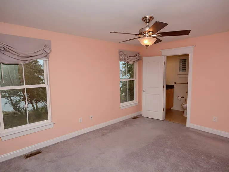 4116 Pretty Lake Ave — Photo 24