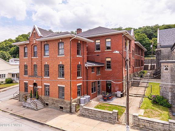 4th image of 124 E Abbott St