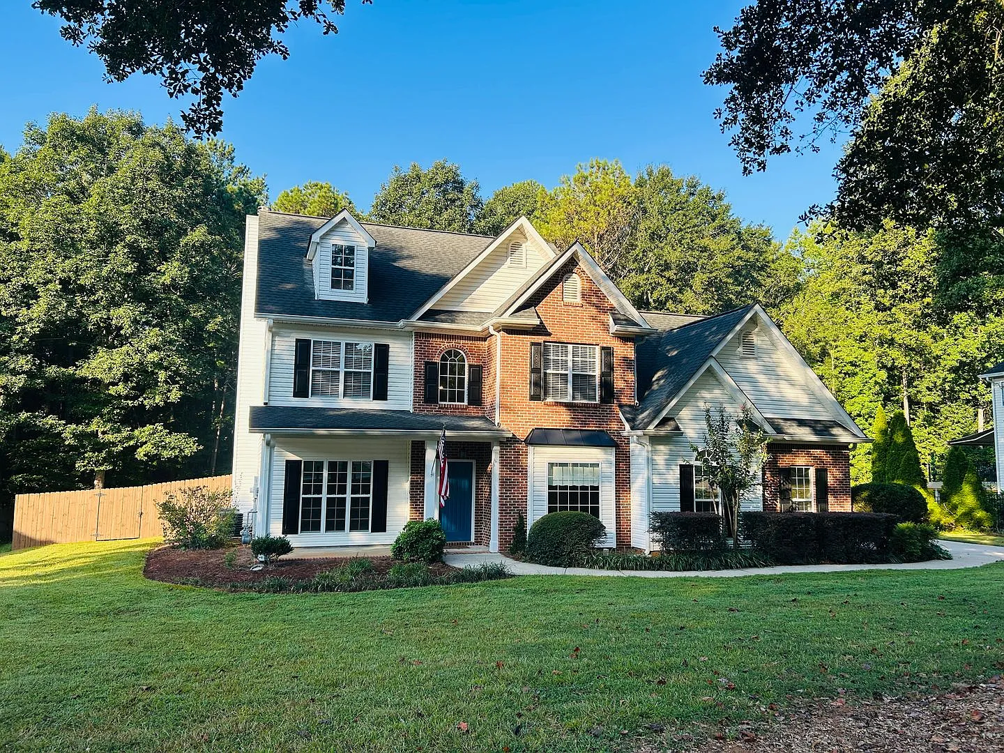Beautiful 4-Bedroom Home in Tyler Woods In Newnan Northgate School District — Photo 2