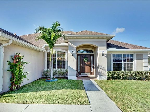 3rd image of 1049 SW Haleyberry Ave