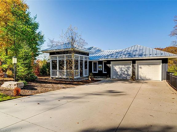 3rd image of 10099 Jennison Cres
