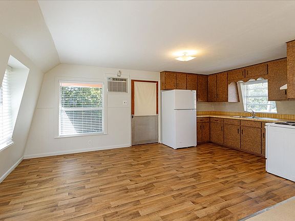 4th image of 310 Concord Dr Unit B