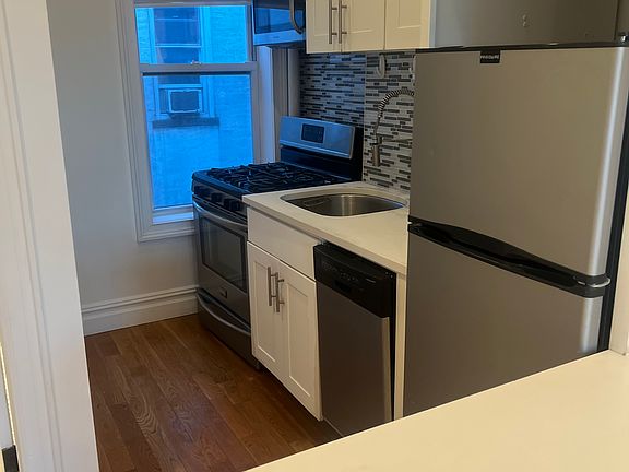 4th image of 529 8th St APT 3A