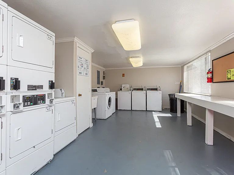 Holly Place — Photo 23