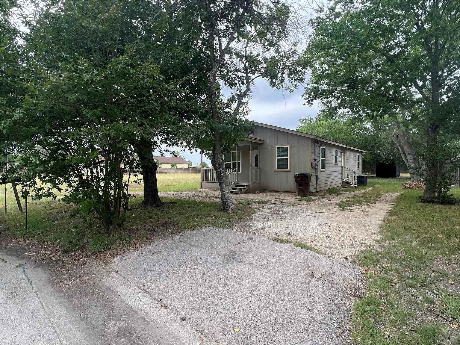 3 bed, 2.0 bath, 1040 sqft, $1,650 — Photo 1