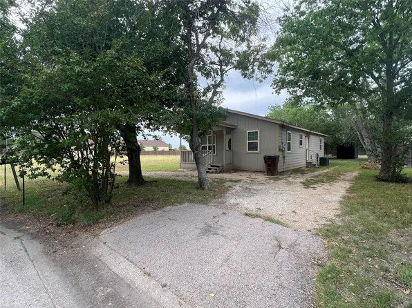 1310 Torres St, Lockhart, TX 78644