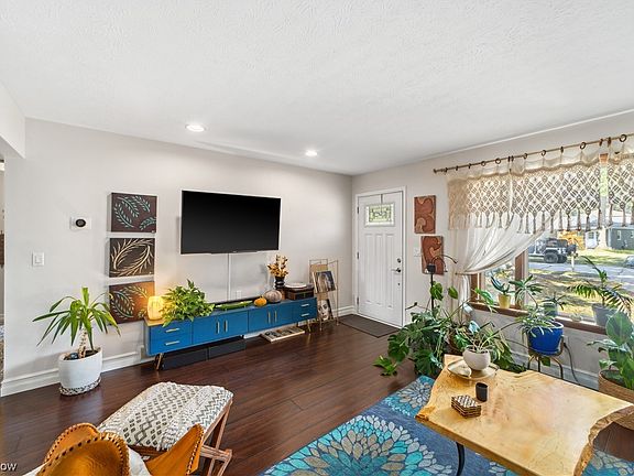 5th image of 24985 Bayfair Ct