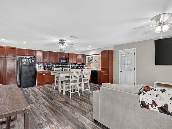 4th image of 3110 Edelweiss Dr