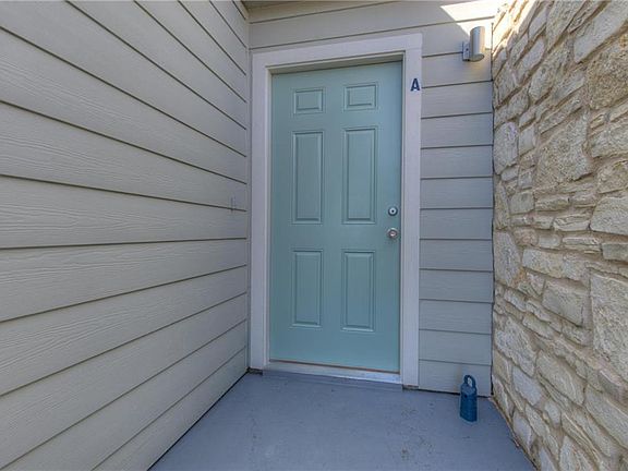 5th image of 2400 Burleson Ct #A