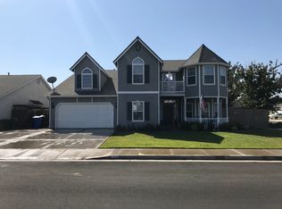 999 W Cinnamon Ave, Hanford, CA 93230