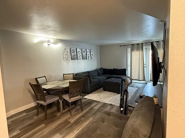 2803 Wilson St — Photo 3