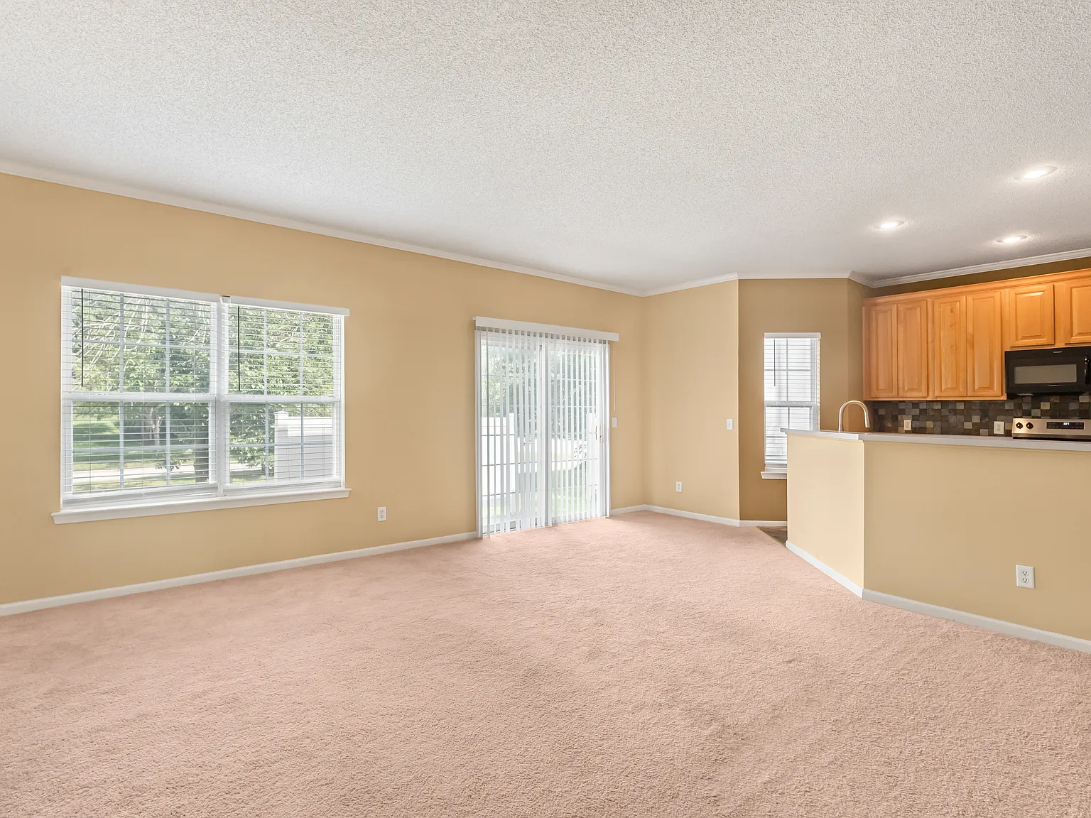3 bed, 2.5 bath, 1750 sqft, $2,500 — Photo 4