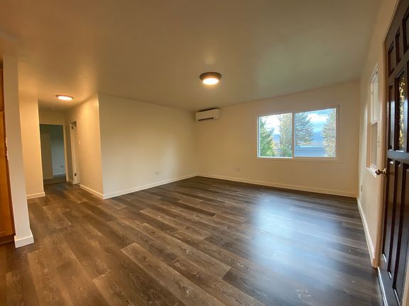 4th image of 440 NW Jefferson Ave