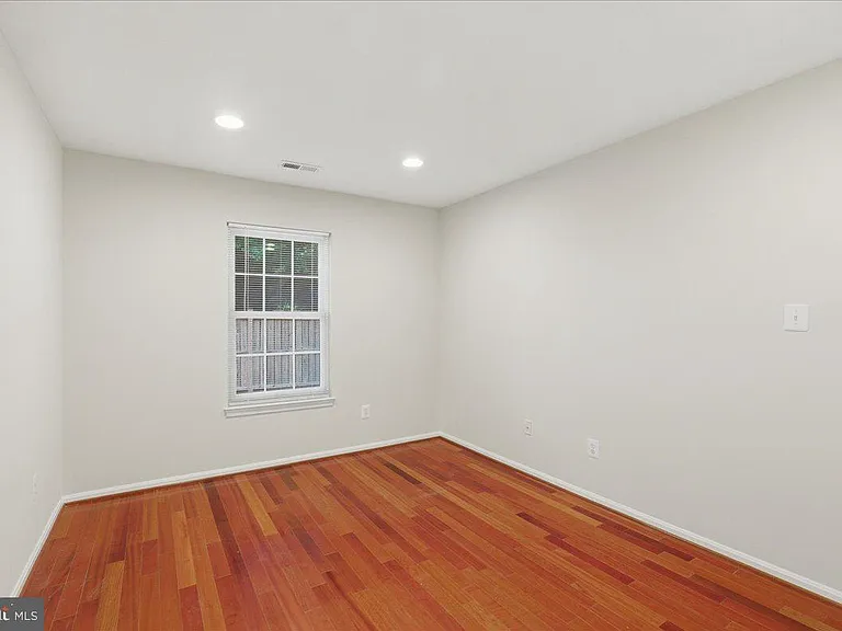 1433 McLean Mews Ct — Photo 35