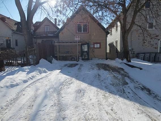 5th image of 804 E Wright St