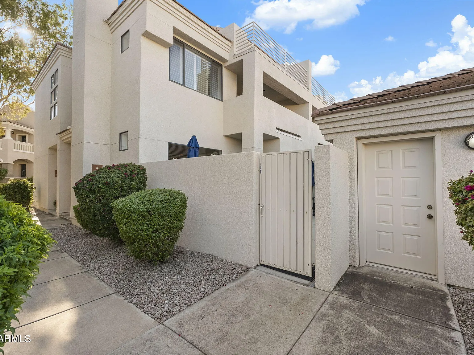 2 bed, 2.0 bath, 1255 sqft, $5,500 — Photo 3