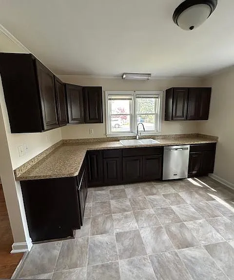 104 Southern Blvd — Photo 17