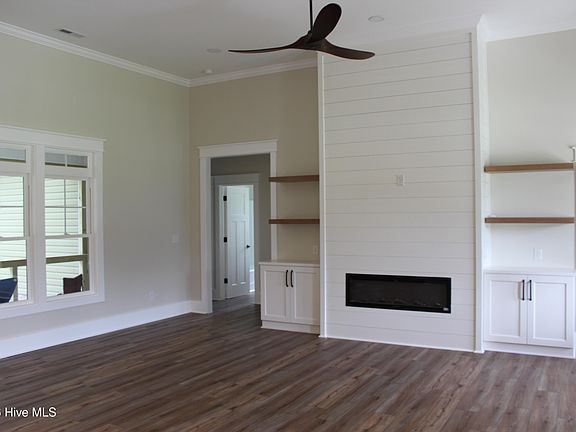3rd image of 318 Bobbys Drive
