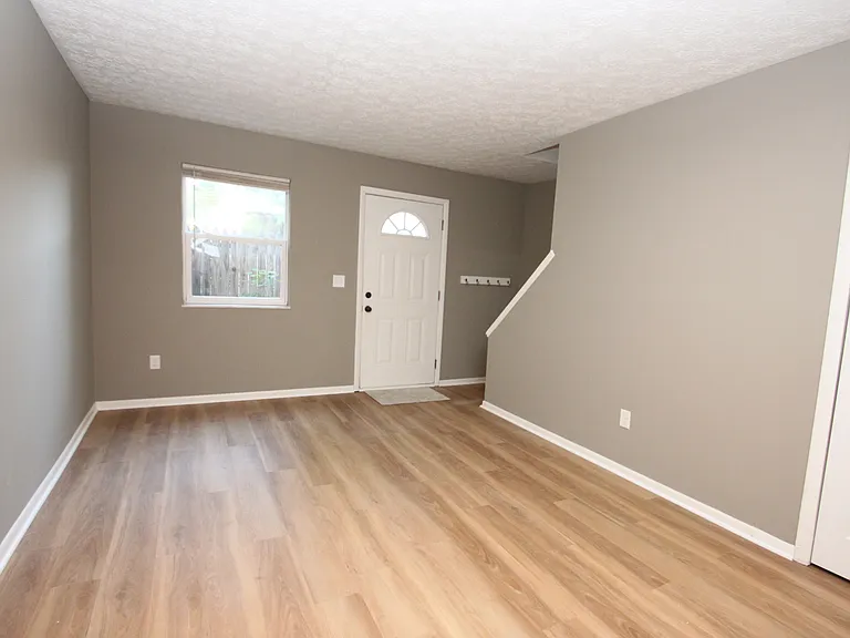 315 Forest St — Photo 2
