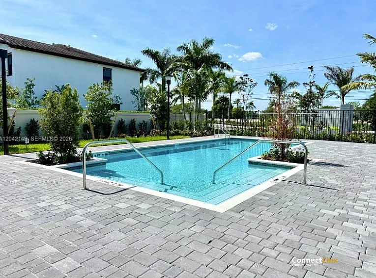 114 SW 184th Pl — Photo 10