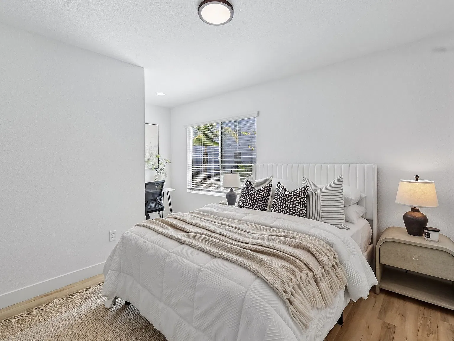 The Crest | Renovated Studios, Lofts, 1, 2 & 3 Bedroom Apartments — Photo 3