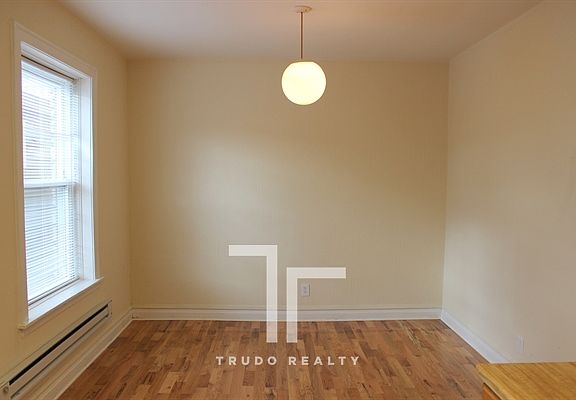 3rd image of 3933 N Janssen Ave #3935-2W