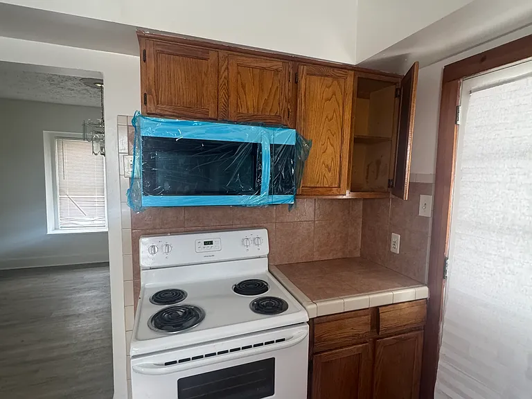 251 Russell Ave — Photo 6