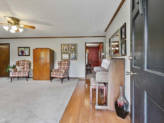 5th image of 150 Redwood Cir