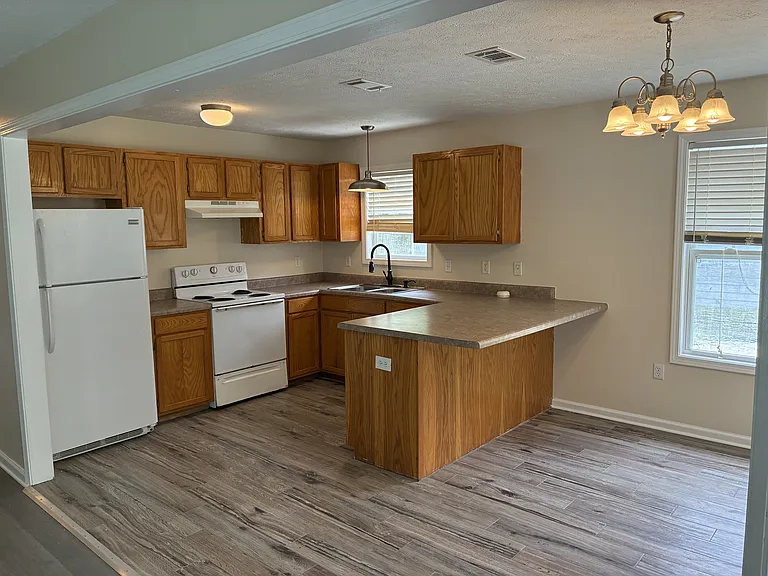 6205 W Forrest St — Photo 4