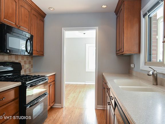 4th image of 2400 Greenfield Dr