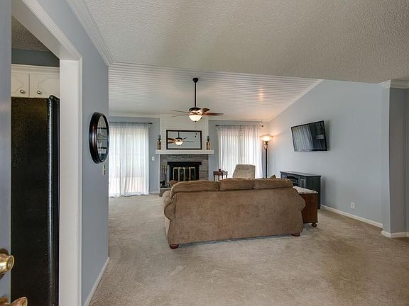 5th image of 965 Oak Meadow Dr