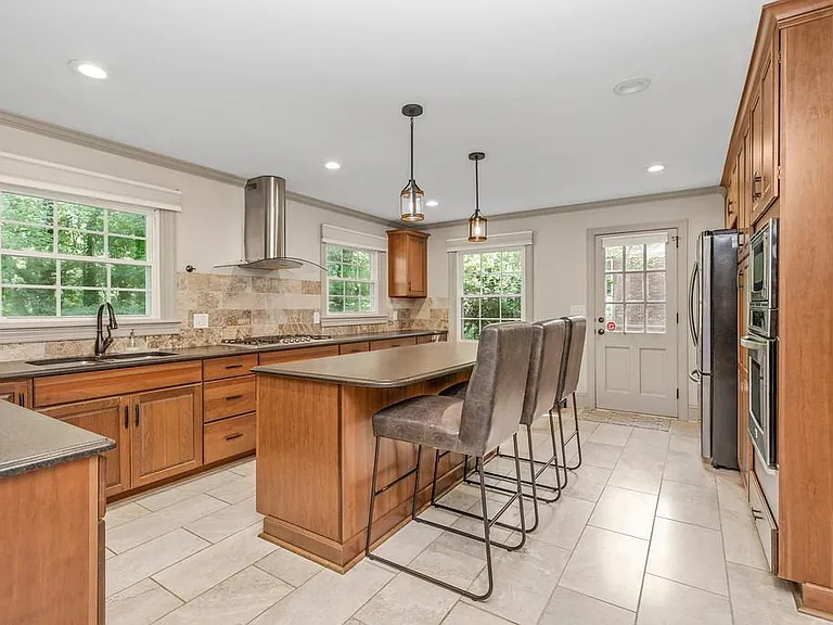471 Sherwood Forest Rd — Photo 5
