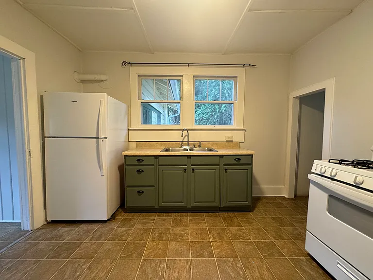 730 NE 10th Ave #C — Photo 10