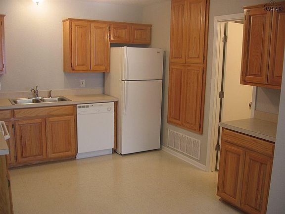 5th image of 1519 Trigg Ln APT 102