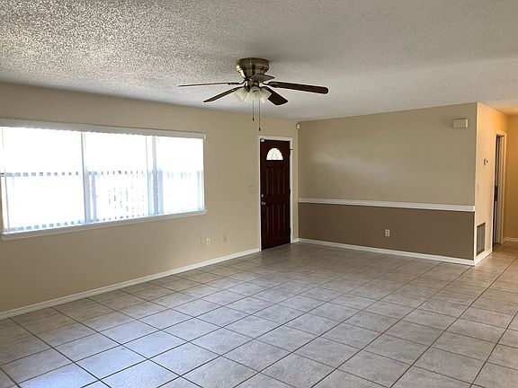 4th image of 2851 E Waco Dr